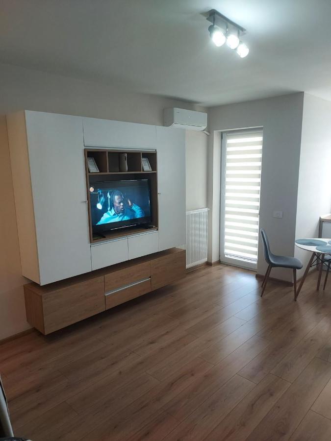 Glamour Studio Орадя Экстерьер фото