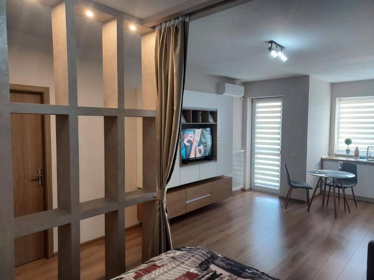Glamour Studio Орадя Экстерьер фото